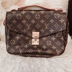 Not authentic- Louis Vuitton crossbody/clutch bag
